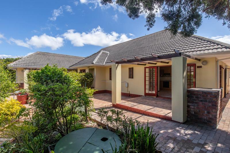 5 Bedroom Property for Sale in Bergvliet Western Cape